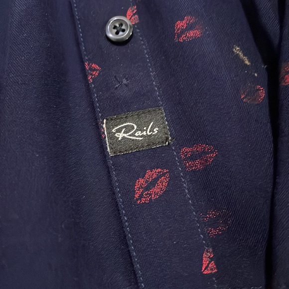 Rails women’s button down long sleeve shirt with lips design - Picture 2 of 7